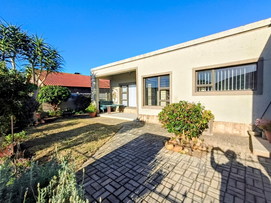 3 Bedroom Property for Sale in Wavecrest Eastern Cape